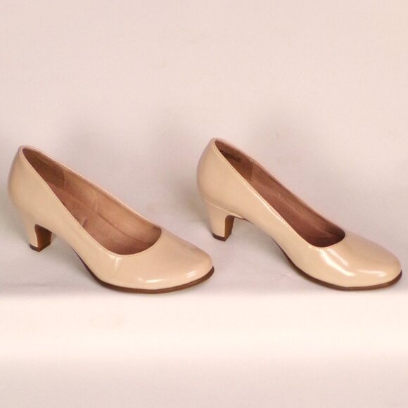 A2 HEELREST by AEROSOLES 6M REDWOOD nude-beige faux-pat.-leather mid-heel pumps - Picture 3 of 15